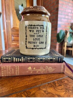 Moi Ceramic Treat Jar in Brown and Cream with Cork Lid